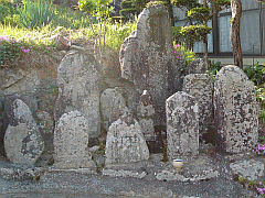 尾田屋南辻の石造物