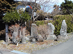 尾田屋秋葉街道沿いの石造物1